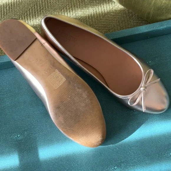 GOLD J CREW FLATS - Picture 2 of 4